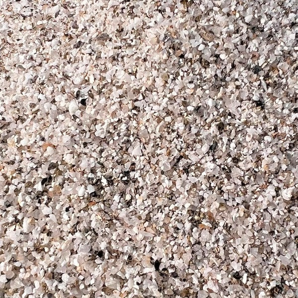 拡大した山砂1ミリ